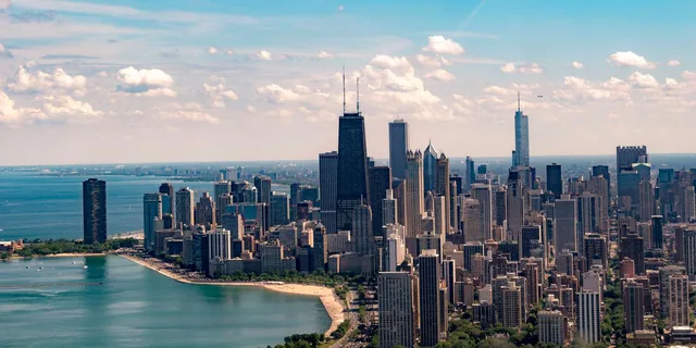 Chicago Driving Tour with River Cruise - Image 3