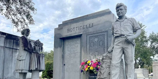 New Orleans Metairie Cemetery Tour - Image 6