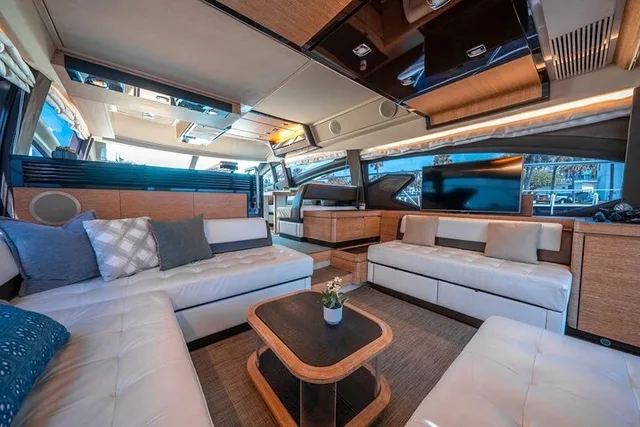Miami Yacht Charter 68ft Azimut 4 hr - Image 2