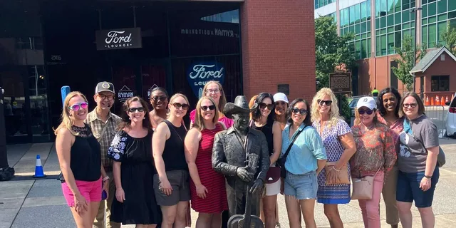 Nashville Music Legends Walking Tour 1.5 hr - Image 1