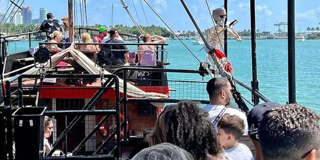 Miami Biscayne Bay Pirate Boat Cruise - Image 3