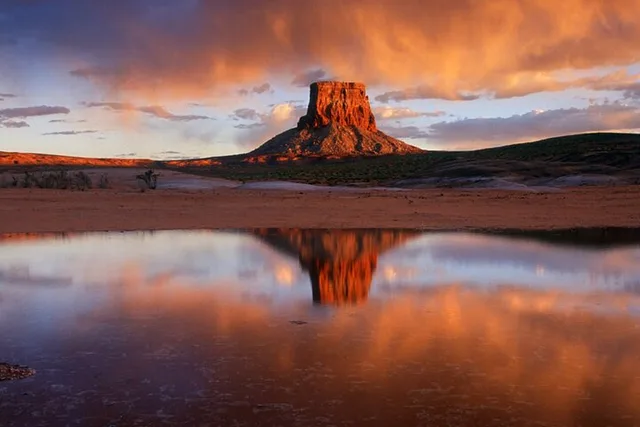 Page Helicopter Tour with Tower Butte Landing 40 min - Image 1