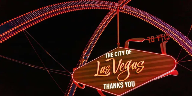 Las Vegas Panoramic Night Bus Tour - Image 5