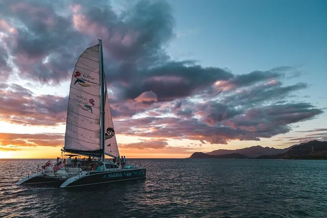 Oahu Sunset Catamaran Sail 2 hr - Image 4