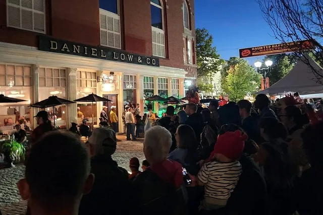 Salem Ghost Tour with Ghost Hunting Gear 1 hr - Image 3