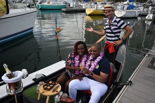 Waikiki Gondola Cruise with Lei and Pastries - Image 6