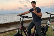 Oahu E-Bike and Snorkel Adventure thumbnail 1