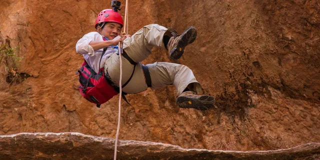 Moab Rappelling Tour in Dad Gum Canyon - Image 1