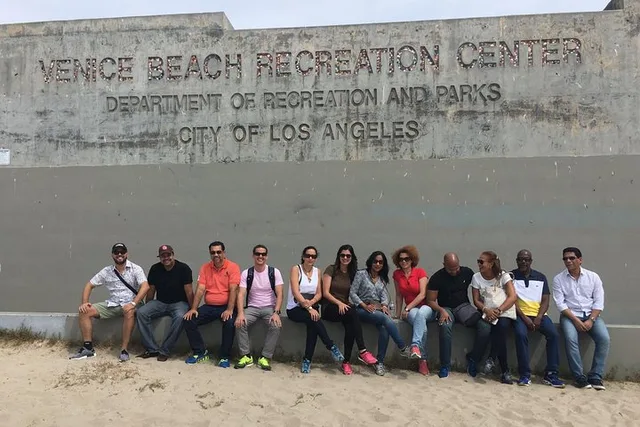 Los Angeles Santa Monica and Venice Beach Tour - Image 6