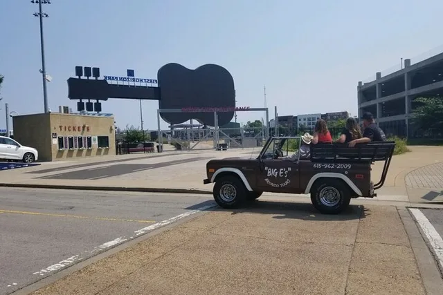 Nashville City Tour in a Classic Bronco - Image 5