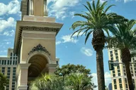 Las Vegas Audio Driving Tour: Neon Lights & Desert thumbnail 3