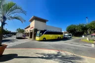 Waikiki Shuttle to Waikele Premium Outlets thumbnail 3