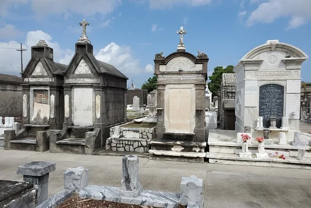 New Orleans Garden District and Cemetery Bike Tour - Image 4