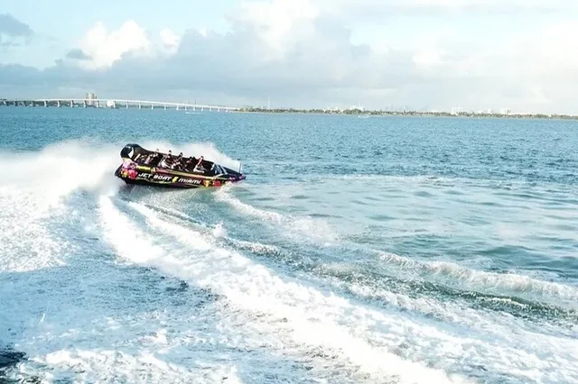 Miami Speed Boat Tour and Hard Rock Meal - Image 6