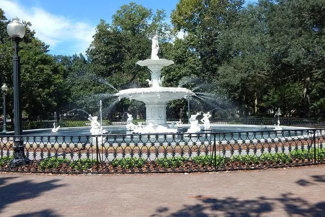 Savannah Historic District Walking Tour - Image 4