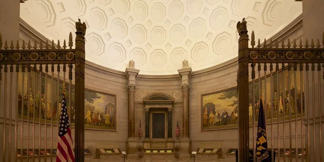 Washington DC National Archives Tour - Image 5