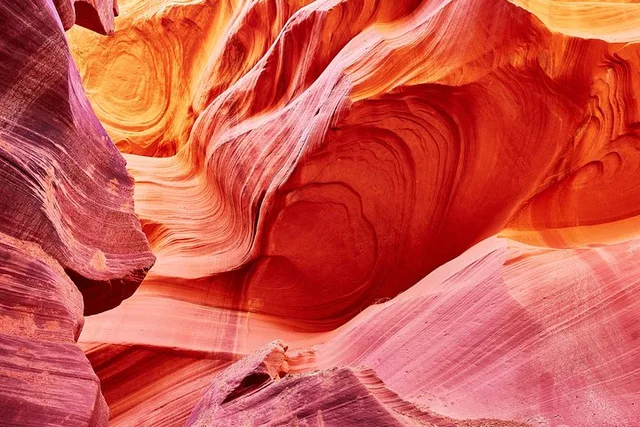 Page Lower Antelope Canyon Tour - Image 4