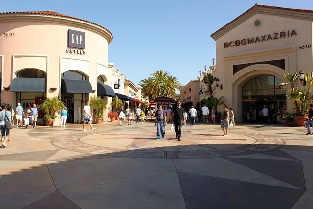 San Diego Shopping Tour to Carlsbad Outlets - Image 6