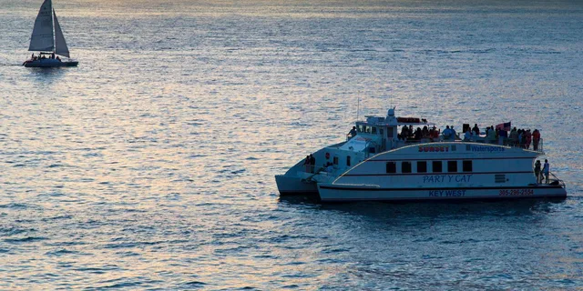 Key West Sunset Dinner Cruise with Live Music - Image 4