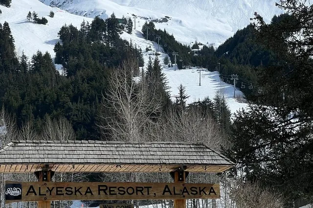Anchorage Alyeska/Girdwood Shuttle with Photo Stops - Image 2