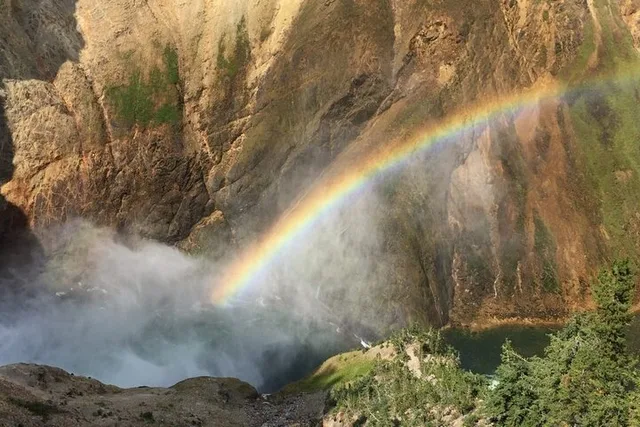 Yellowstone National Park Lower Loop Tour - Image 6