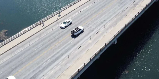 Austin Landmarks Tour in Open-Top Bronco - Image 6