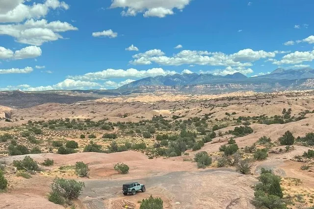 Moab 4x4 Guided Jeep Experience - Image 1