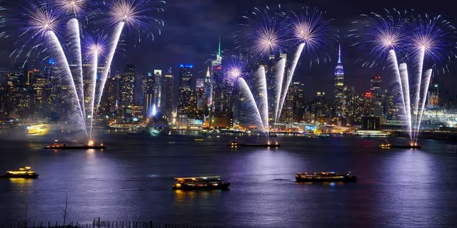 New York City 4th of July Fireworks Cruise - Image 4