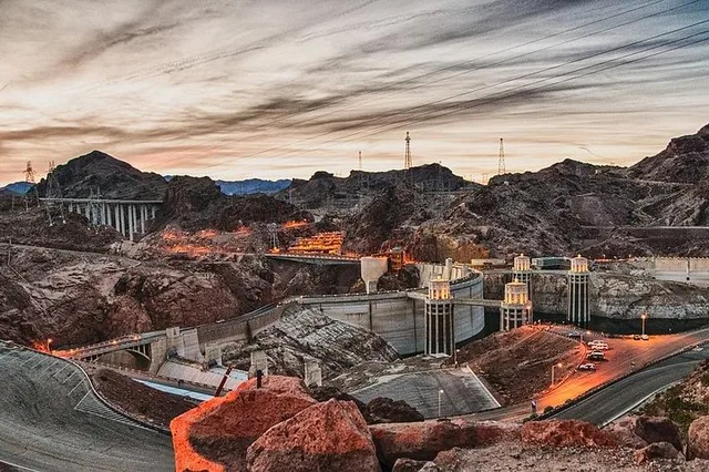 Las Vegas Hoover Dam SUV Tour 3.5 hr - Image 4