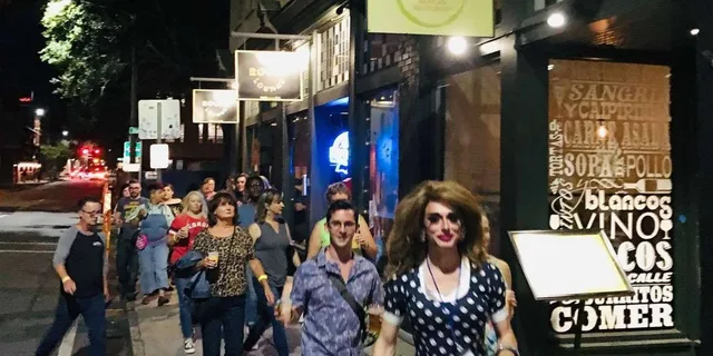 Savannah Drag Queen Pub Crawl - Image 4