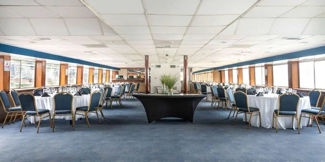 New York City Fireworks Cruise with Open Bar 4 hr - Image 4