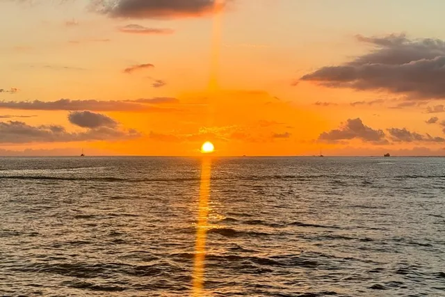 Waikiki Sunset Cruise with Swimming 2 hr - Image 5