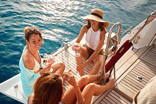 Honolulu Diamond Head Sunset Sail - Image 4