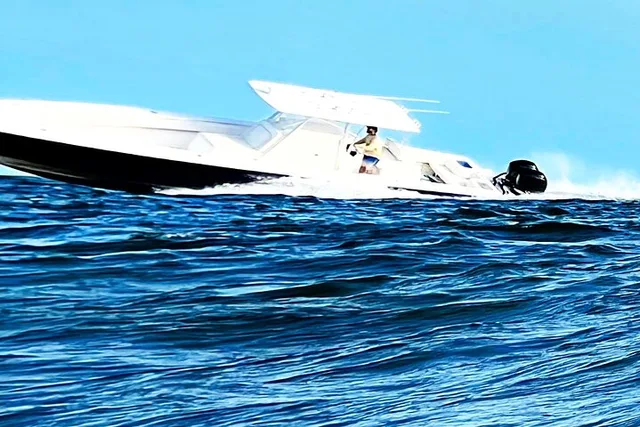 Miami Yacht Charter Boat Rental 2 hr - Image 6