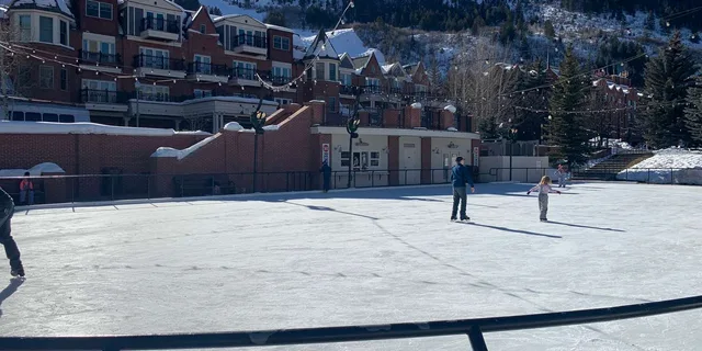 Aspen City Highlights Walking Tour - Image 4