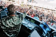 Las Vegas Club and Pool Party Experience thumbnail 4
