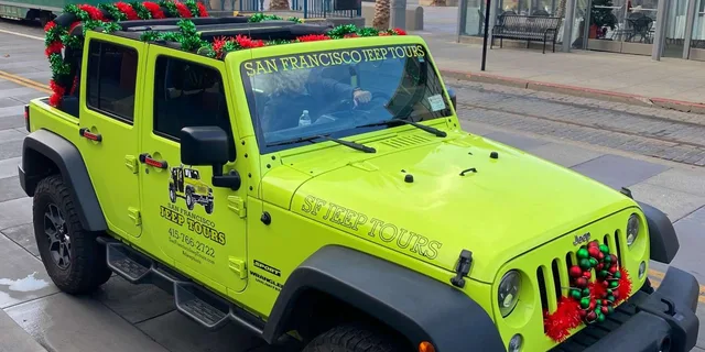 San Francisco Holiday Lights Jeep Tour - Image 2