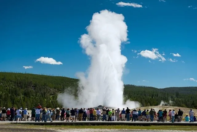Bozeman Yellowstone Full Day Tour - Image 1