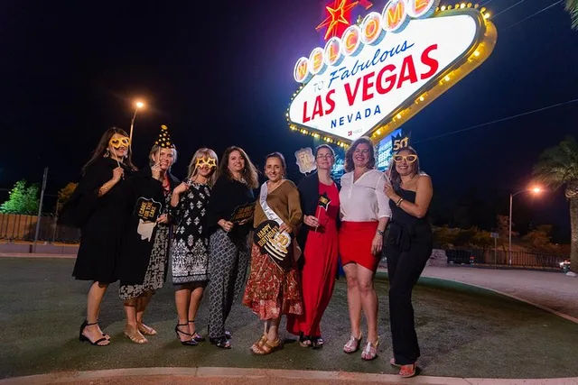 Las Vegas Private Limo Photo Tour 2 hr - Image 1