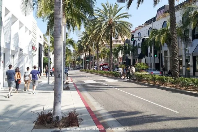 Beverly Hills Walking Tour on Rodeo Drive 2 hr - Image 6