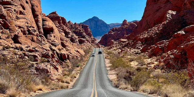 Las Vegas Valley of Fire and Seven Magic Mountains Tour - Image 4
