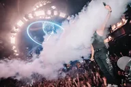 Las Vegas Club Crawl with Party Bus thumbnail 6