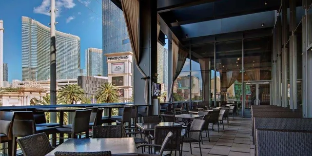Las Vegas Hard Rock Cafe Dining Experience - Image 5