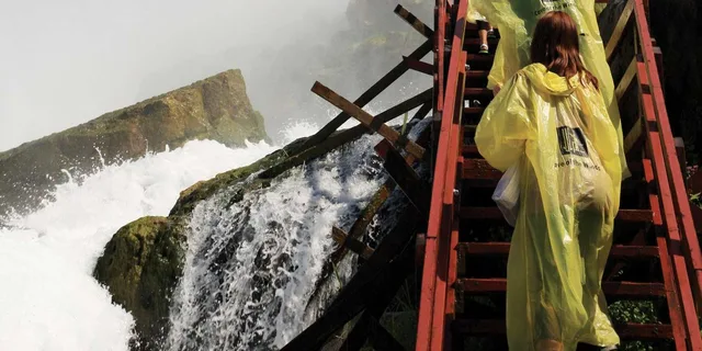 Niagara Falls Maid of the Mist and Cave of the Winds Tour - Image 2