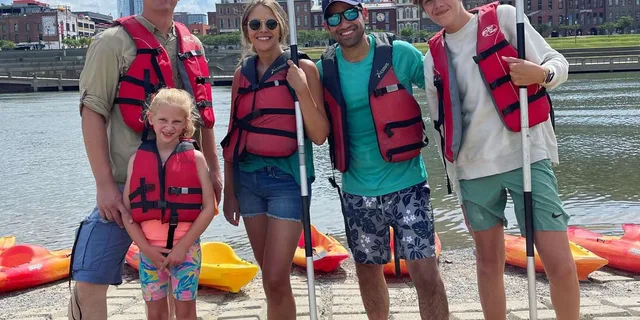 Nashville Kayak Tour with Skyline Views 2 hr - Image 2