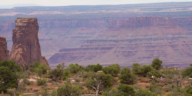 Moab Mountain Biking Tour at Dead Horse Point - Image 3
