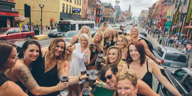 Nashville Honky Tonk Party Bus Tour (1 hr 45 min) - Image 5