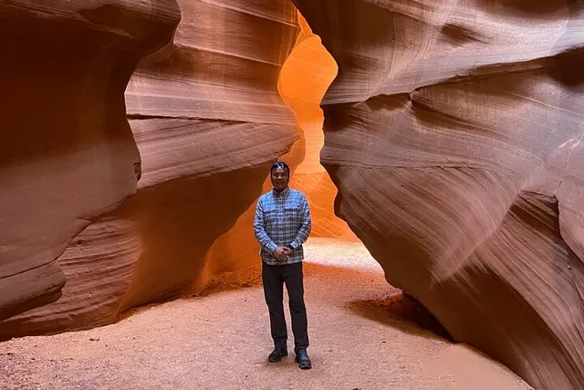 Page Upper Antelope Canyon Guided Tour - Image 4