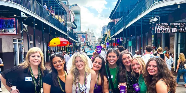 New Orleans Bourbon Street Bar Crawl with Shots - Image 2