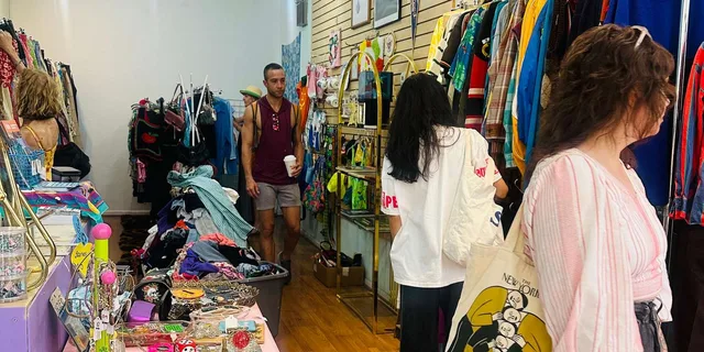Philadelphia Vintage Shopping and Food Tour - Image 2